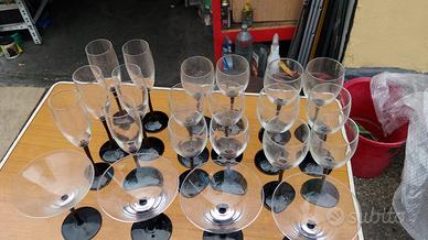 Set bicchieri da 22 pezzi leggere descrizione 