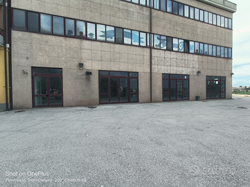 Locale commerciale Magazzino