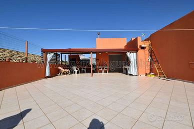 Casa singola con ampia terrazza calpestabile