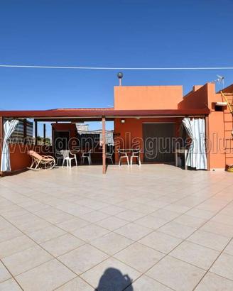 Casa singola con ampia terrazza calpestabile