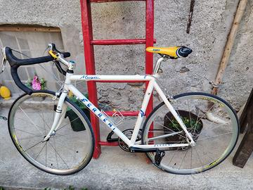 Bicicletta da corsa artigianale