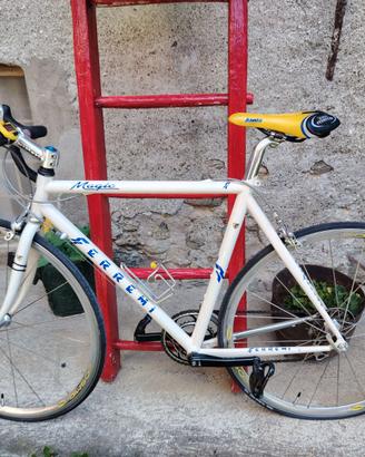 Bicicletta da corsa artigianale