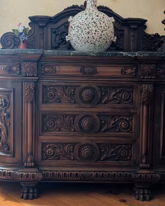 Credenza antica in legno con piano in marmo