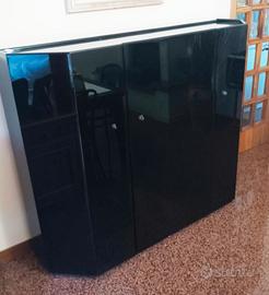 Mobile nero lucido con tre ante