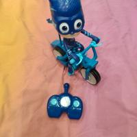 pigiama SK con la bicicletta telecomandata