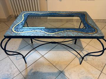 Tavolino con mosaico in vetro