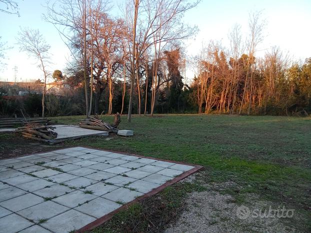 Terreno su pista ciclabile recintato allaccio uten