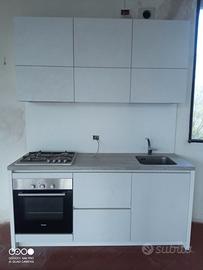 Cucina compreso elettrodomestici