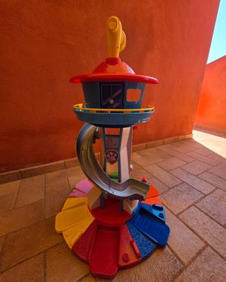Torre Paw Patrol con perdonaggi e veicoli