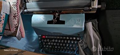Macchina da scrivere   €. 70.