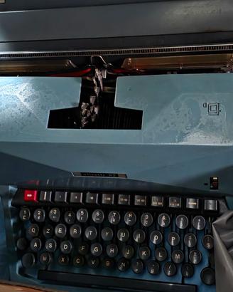 Macchina da scrivere   €. 70.