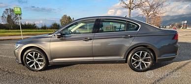 Auto Volkswagen Passat