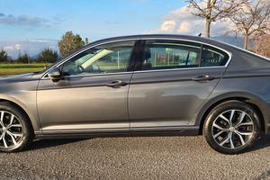 Auto Volkswagen Passat