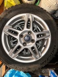 Cerchi ford fiesta con gomme nuove