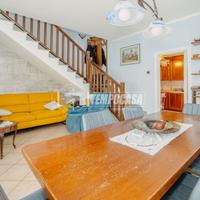 VILLETTA SEMI INDIPENDENTE CON BOX DOPPIO