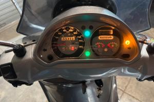 Beverly 500 anno 2003