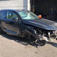 VOLVO XC40 T4 GEARTRONIC MOMENTUM