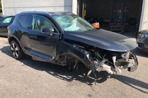 VOLVO XC40 T4 GEARTRONIC MOMENTUM