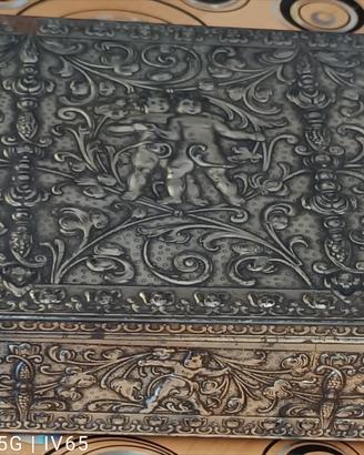 scatola vintage con Cherubini 