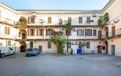 MELZO - CENTRO STORICO - BILOCALE IN CORTE