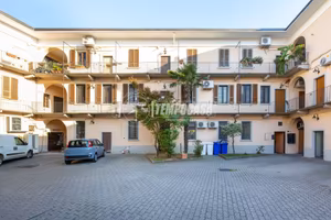 MELZO - CENTRO STORICO - BILOCALE IN CORTE