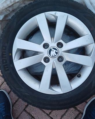 Pneumatici + 4 cerchi in lega originali Skoda 15"