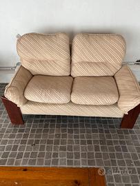 Divano e poltrona vintage in stile rustico