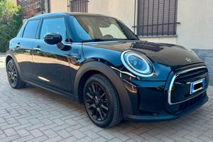 MINI COOPER 1.5 5 PORTE CAMDEN EDITION NOV 2023