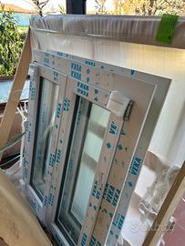 Due serramenti doppio vetro profilo VEKA bianco