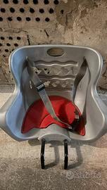 Seggiolino bici e casco bambina