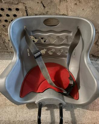 Seggiolino bici e casco bambina