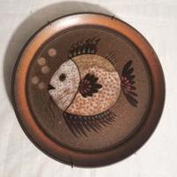 Piatti decorativi in ceramica dipinta a mano