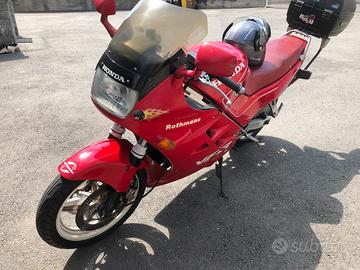HONDA VFR 750
