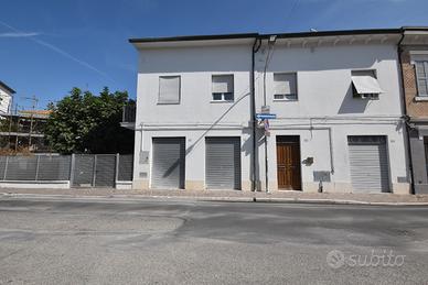 Casa singola con corte privata, zona centro