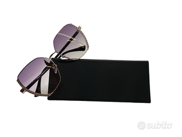 Occhiali da sole con lenti chiare, con custodia