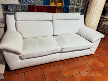 Divano  3 posti Lemia  in tessuto Poltrone e Sofà