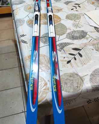 sci e scarponi da fondo stile pattinato