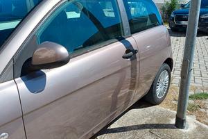 Lancia ypsilon benzina e metano 