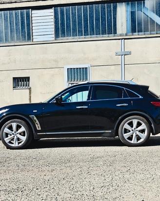 Suv sportivo su telaio della Nissan 370z