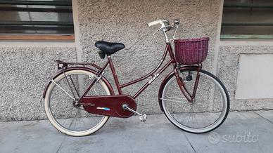 donna ragazza 24 ATALA con cestino 