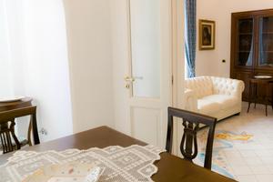 Appartamento signorile, arredato, in centro