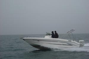 Imbarcazione Romar 700WA con Evinrude ETEC 225
