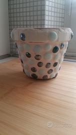 Vaso cotto con decoro mosaico e perle vetro