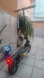 Monopattino elettrico LEWIS MAJESTIC PRO