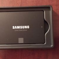 Hard disk esterno SSD Samsung 870 EVO da 500GB