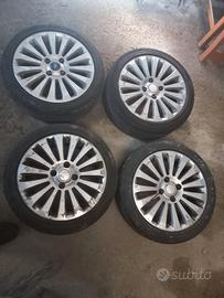 treno gomme con cerchi in lega da 16"