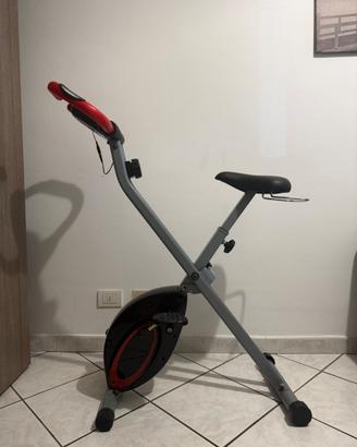Cyclette pieghevole con display LCD