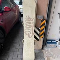 Snowboard con attacchi