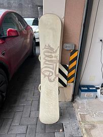 Snowboard con attacchi