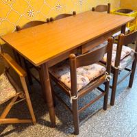Tavolo con sedie